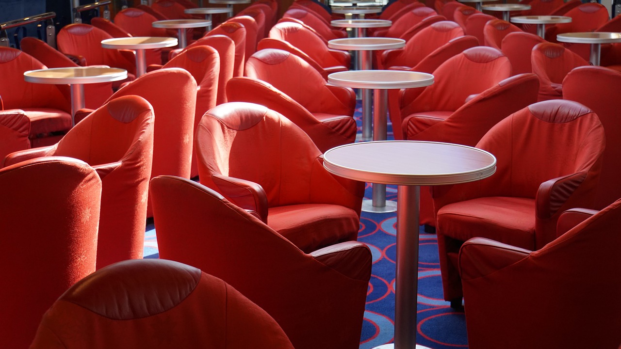 Business Update – 26 August 2021 - Empty tables and chairs in a locked down restaurant