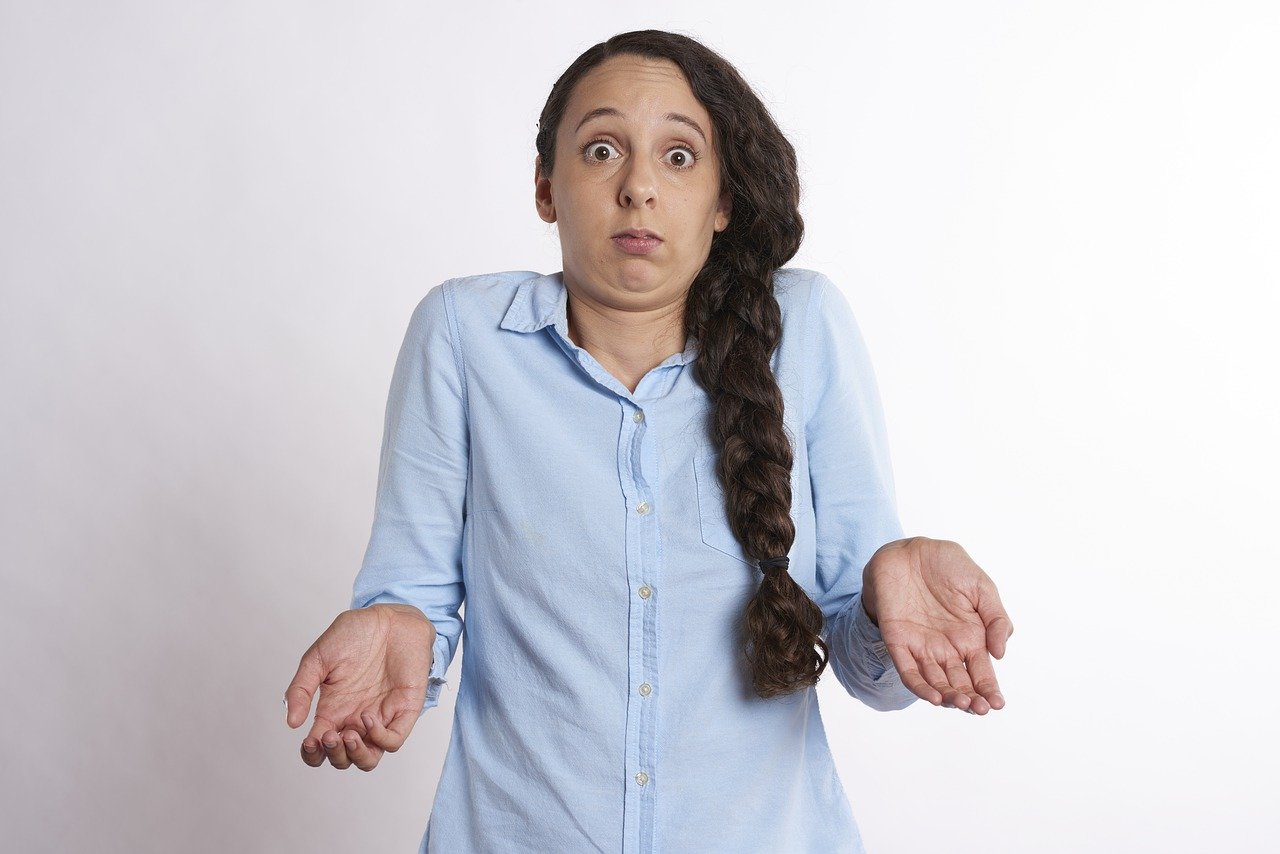 The worst business advice to follow - a woman with a perplexed expression shrugs in dismay